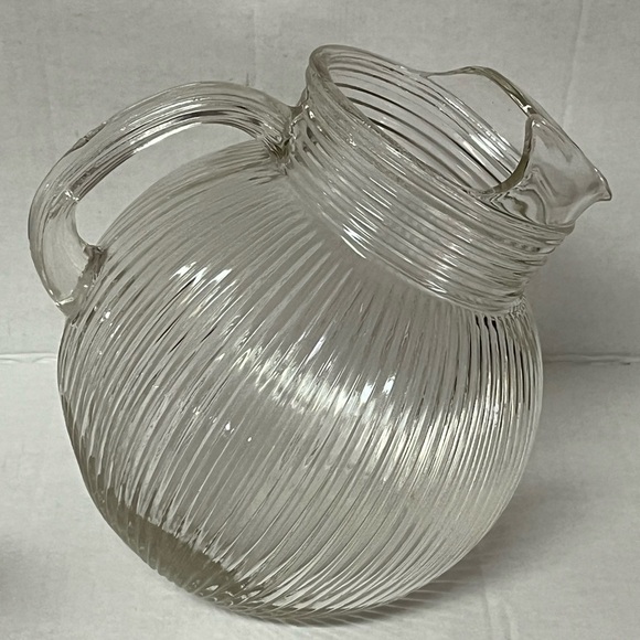 Vintage Hazel Atlas Vertical Rib 96oz Water Pitcher Crystal Clear Glass Ice Lip - Picture 1 of 8